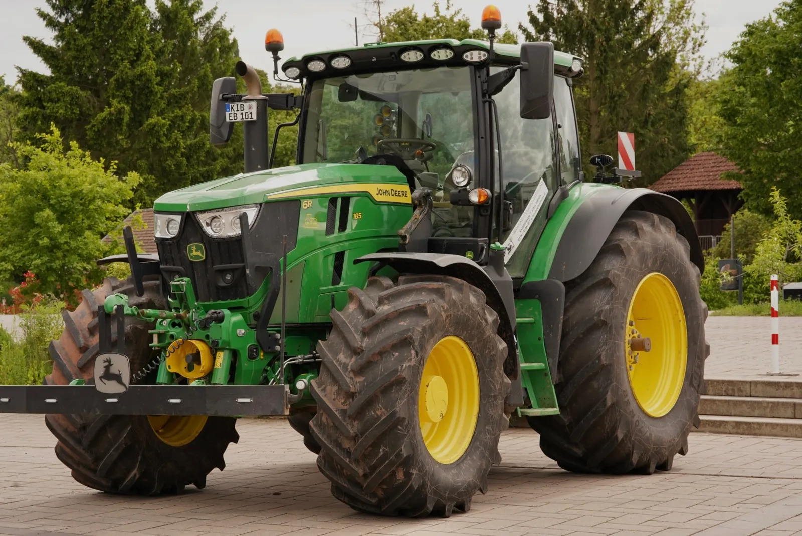 John Deere 6R 185 im Fuhrpark von Ecker Galabau